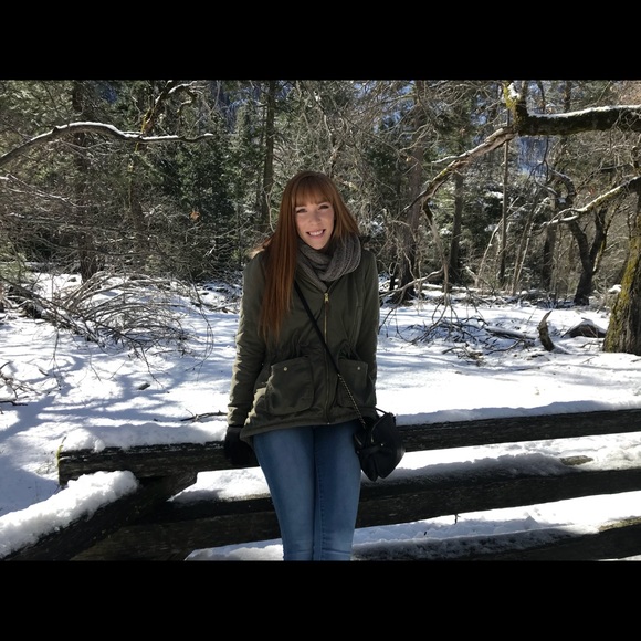 Meet your Posher, Katelyn - Picture 2 of 8